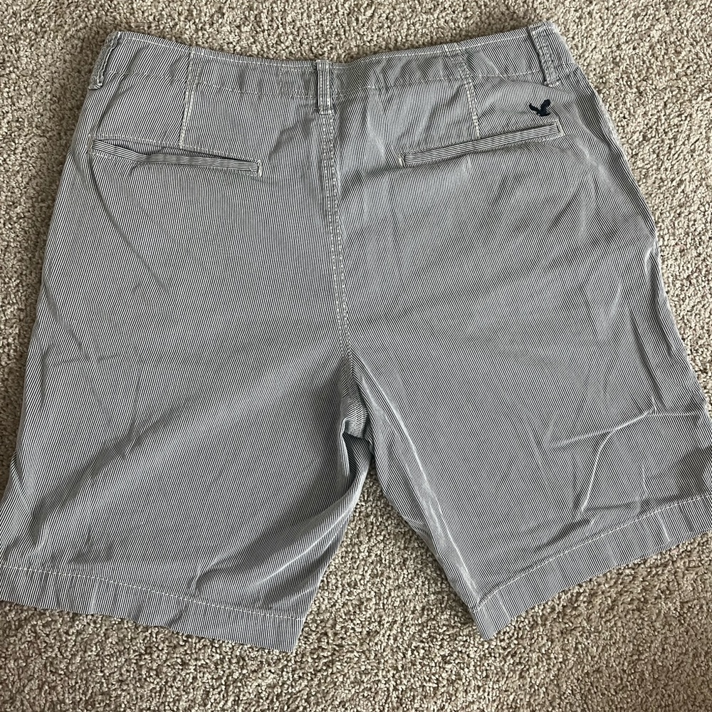 American Eagle Men’s Classic Fit Seersucker Shorts Blue White Pinstripe Size 34 - Picture 4 of 9